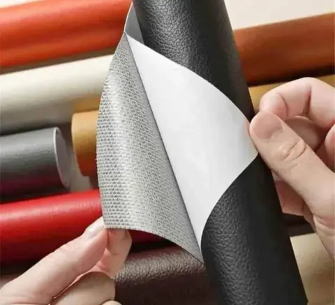 Rollo de cuero sintético adhesivo (cuerina) 1.50 m × 50 cm — para forrar muebles y asientos