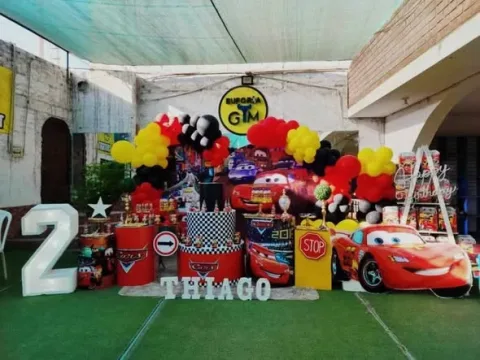 Decoración temática de Cars con número y nombre