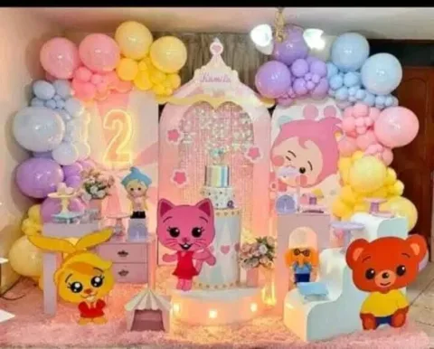 Decoración temática de Baby Shark en tonos pastel