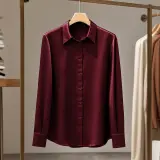 Blusa de seda manga larga color vino tinto