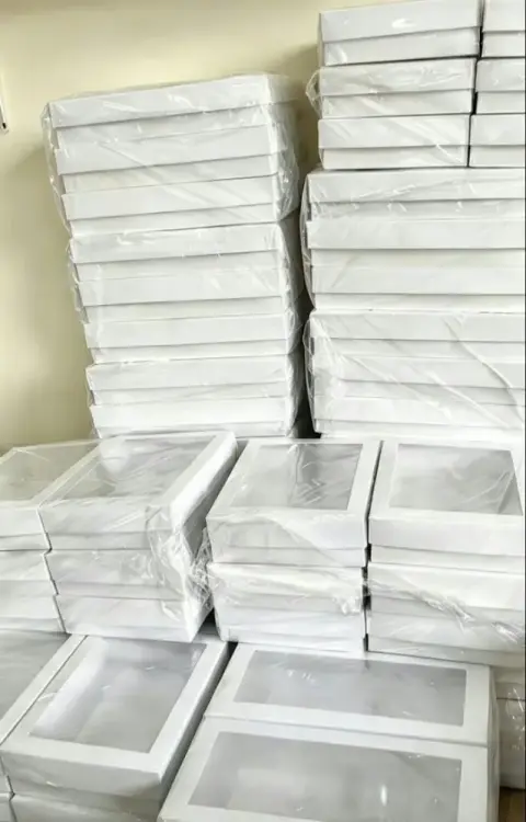 Cajas con visor en oferta