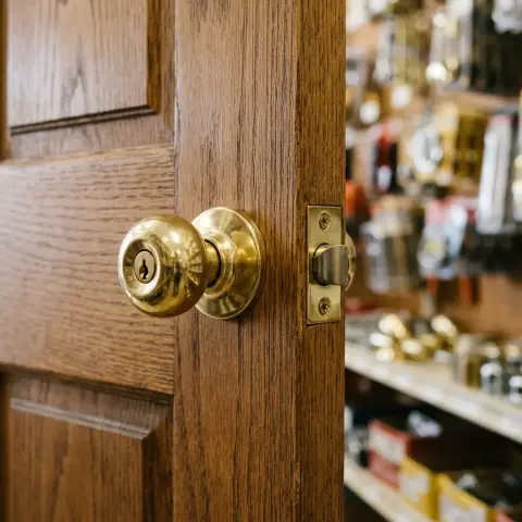 Cerradura de pomo para puerta de madera