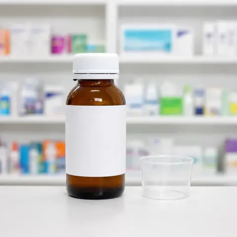 Jarabe en frasco de farmacia