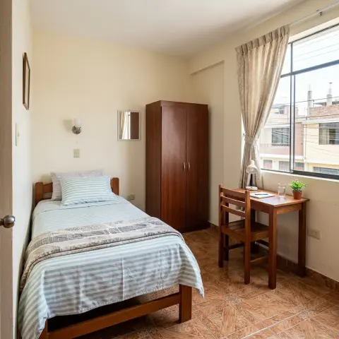 Alquiler de cuarto amoblado para una persona