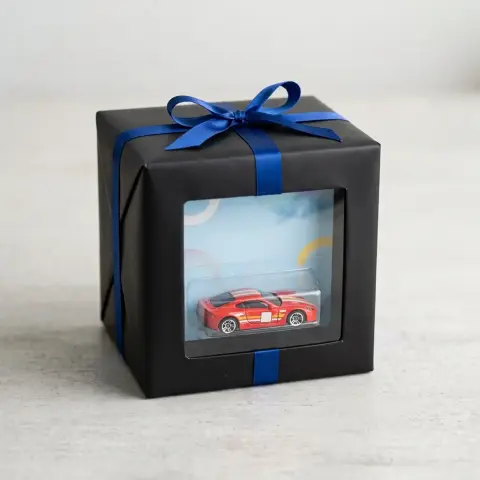 Caja con carritos Hot Wheels para regalo