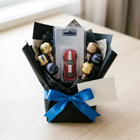 Arreglo con carrito Hot Wheels y chocolates
