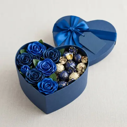 Caja corazón con chocolates para regalo