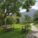 Espacio al aire libre con jardín