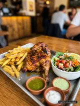 Pollo a la Brasa - 1/2 Pollo con Papas y Ensalada