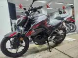 Moto naked gris oscuro 0 km