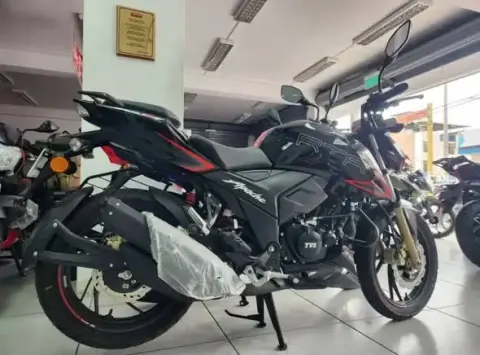Moto TVS Apache RTR negra 0 km