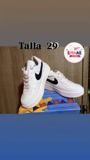 Zapatillas blancas con franja negra talla 29