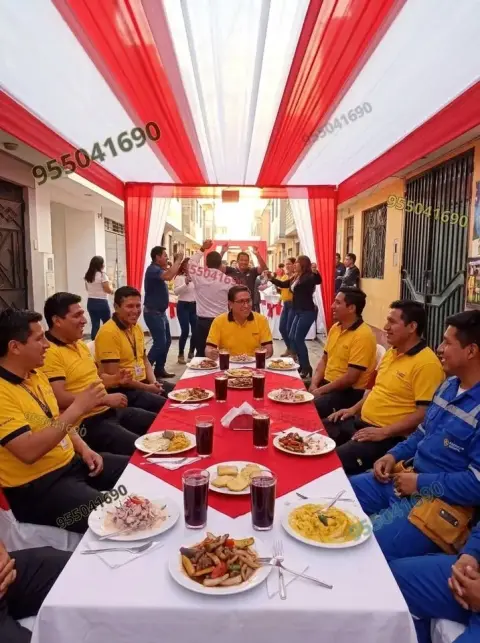 Alquiler de escenario con podio y sonido profesional para discursos corporativos