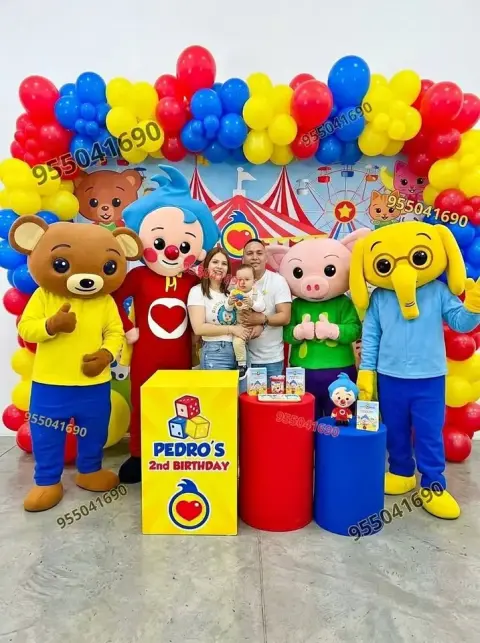 Centros de mesa personalizados con el nombre del cumpleañero en Chimbote