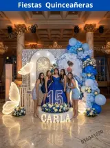 Decoración de 15 años en azul claro y celeste en Nuevo Chimbote