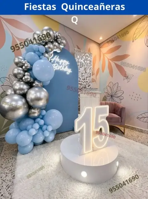 Decoración de quinceañera con globos metálicos en Nuevo Chimbote