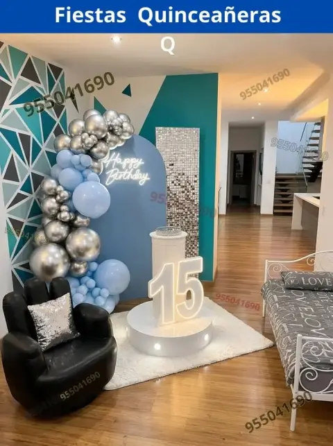 Decoración de 15 años en casa con globos metálicos en Guadalupito