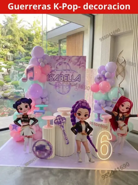 Grupo decorativo de banners de Las Guerreras K-pop en Casma