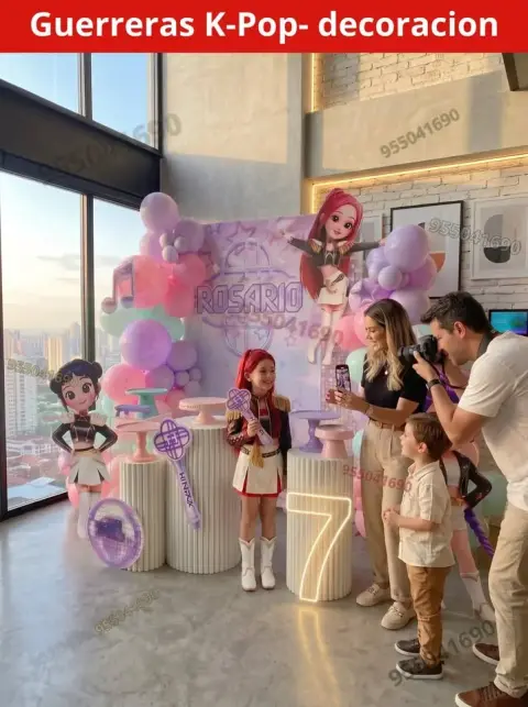 Grupo de accesorios y estandarte de las guerreras K-pop para fiesta Santa
