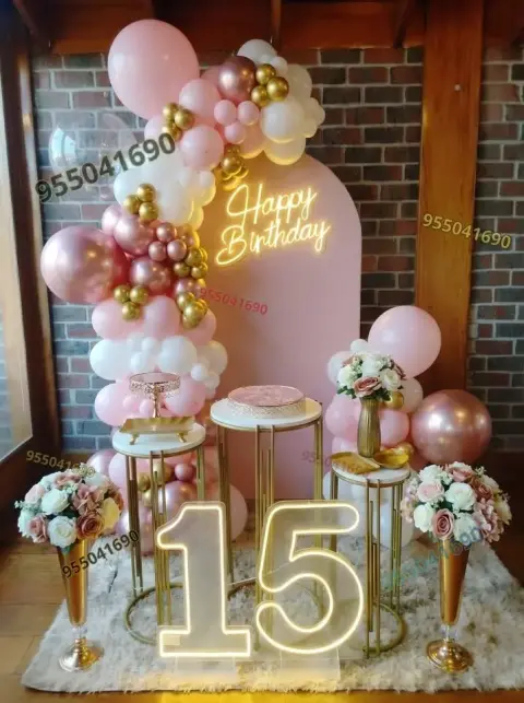 Decoración de 15 años palo rosa con flores finas en Chimbote