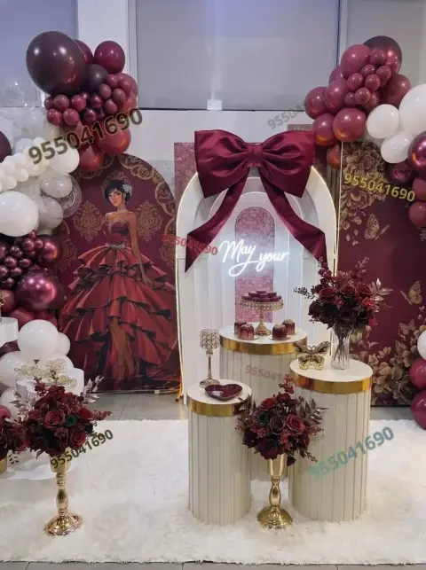 Decoración de quinceañera en vino tinto y dorado en Nuevo Chimbote