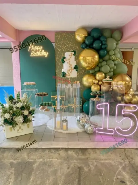 Decoración de 15 años en verde jade con grass sintético en Coishco