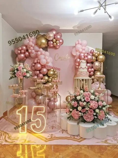 Decoración de 15 años en tonos rosa con letrero neón en Chimbote