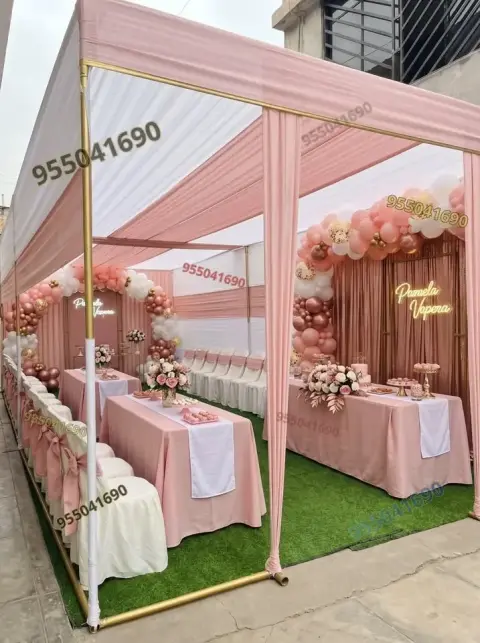 Decoración de 15 años en tonos rosa con letrero neón en Chimbote