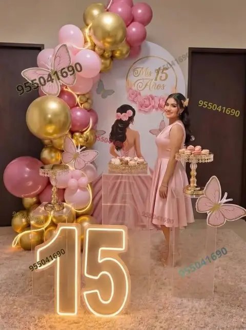 Decoración de 15 años en oro rosa y accesorios dorados en Chimbote