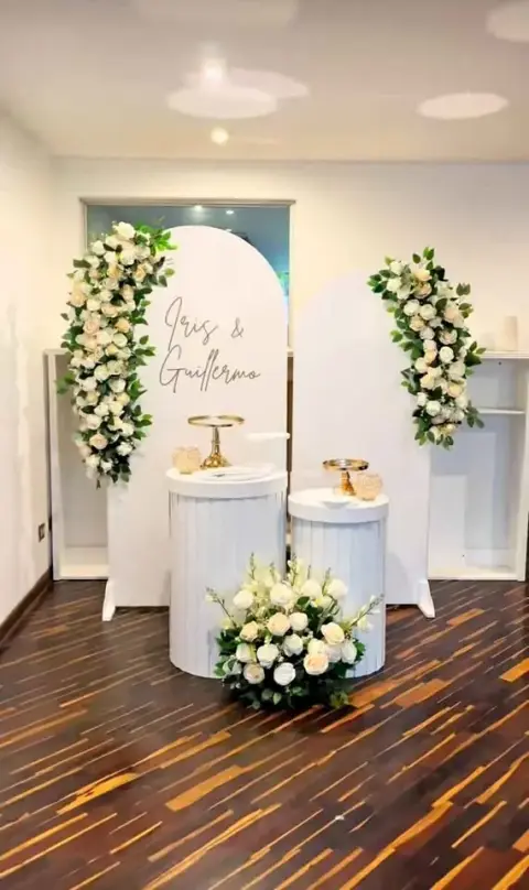 Decoración para Boda Civil con paneles y flores