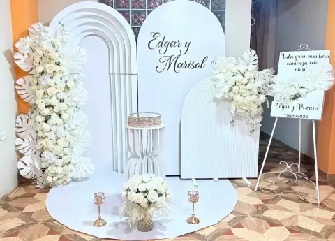 Decoración para Boda Civil con paneles y flores