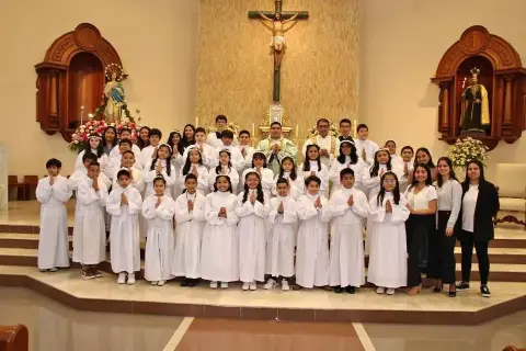 Túnicas de primera comunión y bautizo modelo franciscano