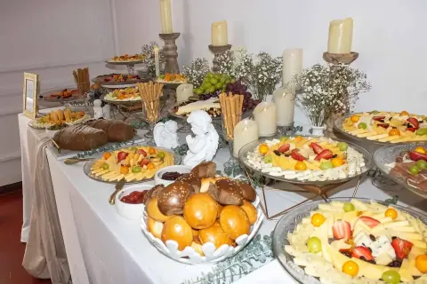 Mesas de dulces, salados y bebidas para eventos