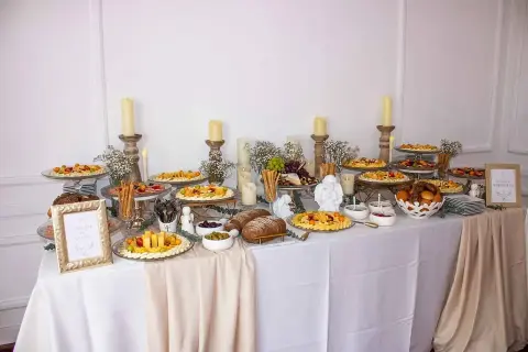 Mesas de dulces, salados y bebidas para eventos