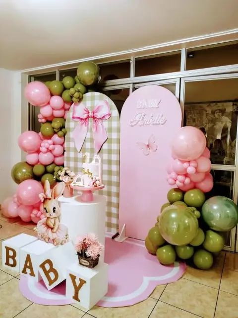 Decoración de baby shower para niña (temática conejita)