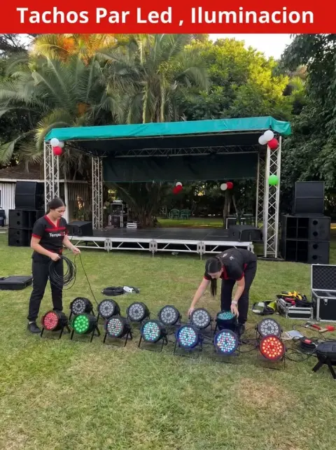 Iluminación para eventos: tachos Par LED y luces rítmicas (desde S/ 45)
