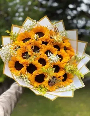 Ramo grande de girasoles con detalles dorados
