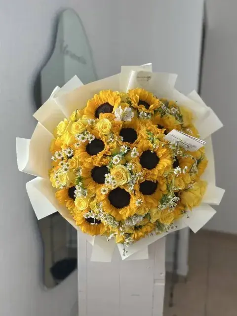 Ramos de rosas frescas — Floristería KyC