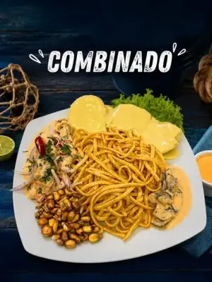 Combinado con ceviche y chicharrón