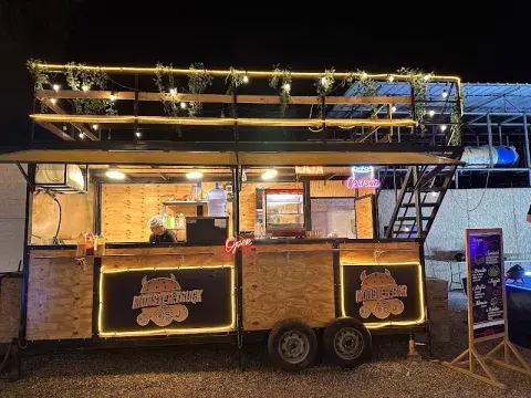 FOOD PARK PATIO DE COMIDAS