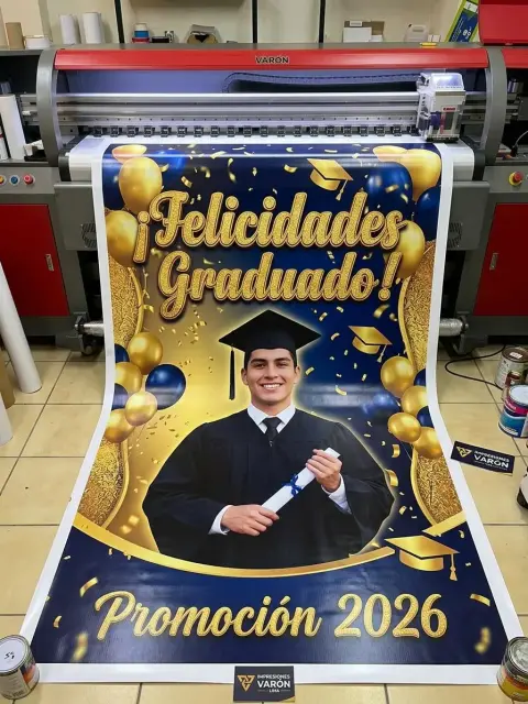 Gigantografía de graduación · felicita a lo grande