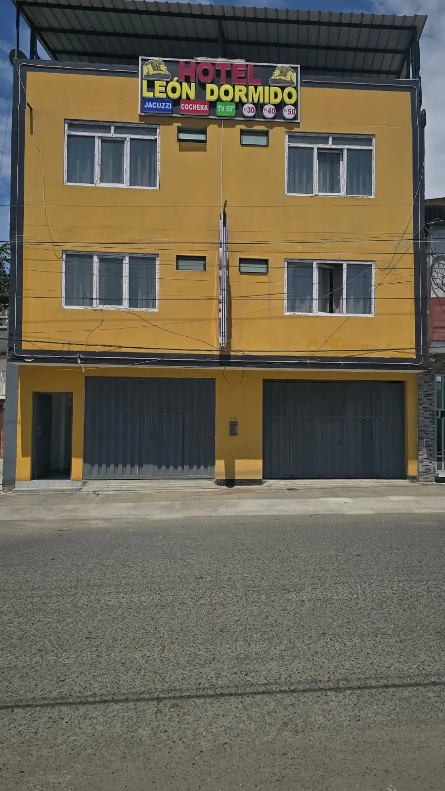 Abrir tarjeta de HOTEL LEÓN DORMIDO