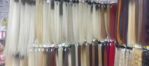 Pelucas y cabello natural para extensiones