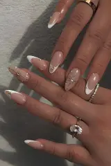 Manicure y pedicure con decoración al gusto