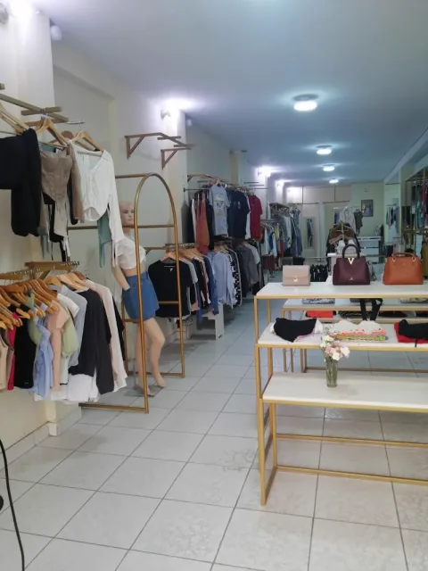 Jeans de tiro alto con stretch, diseño moderno que se adapta perfectamente a la figura