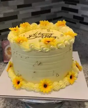 Torta con girasoles amarillos para cumpleaños