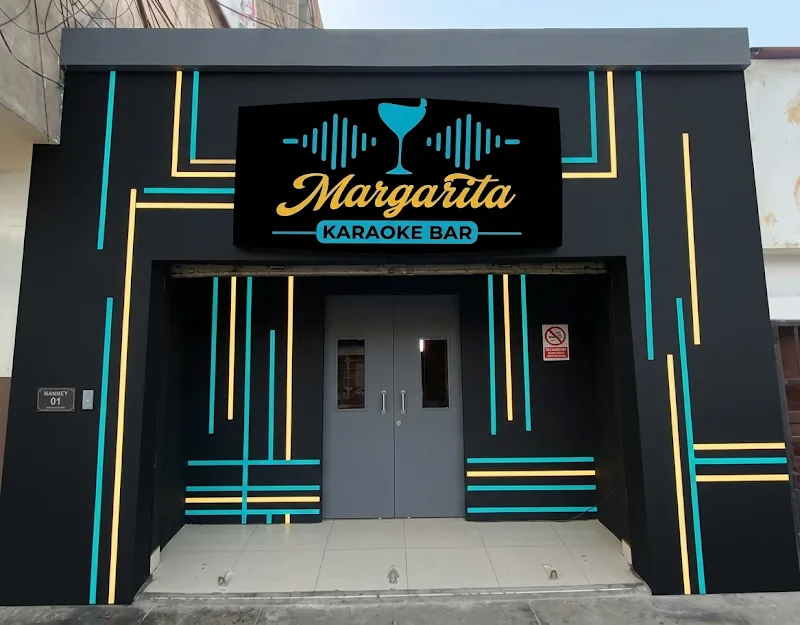 Abrir tarjeta de Margarita Karaoke Bar