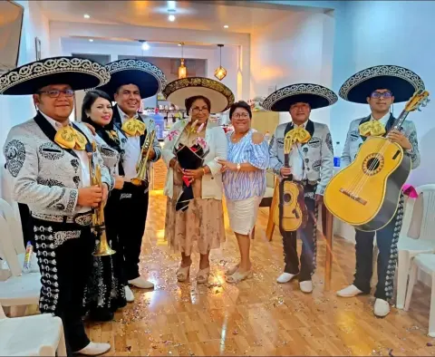 Serenata sorpresa de aniversario