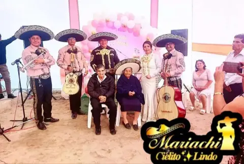 Serenata de homenaje para los papás y los abuelitos