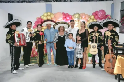 Mariachi para fiestas familiares y eventos en salón